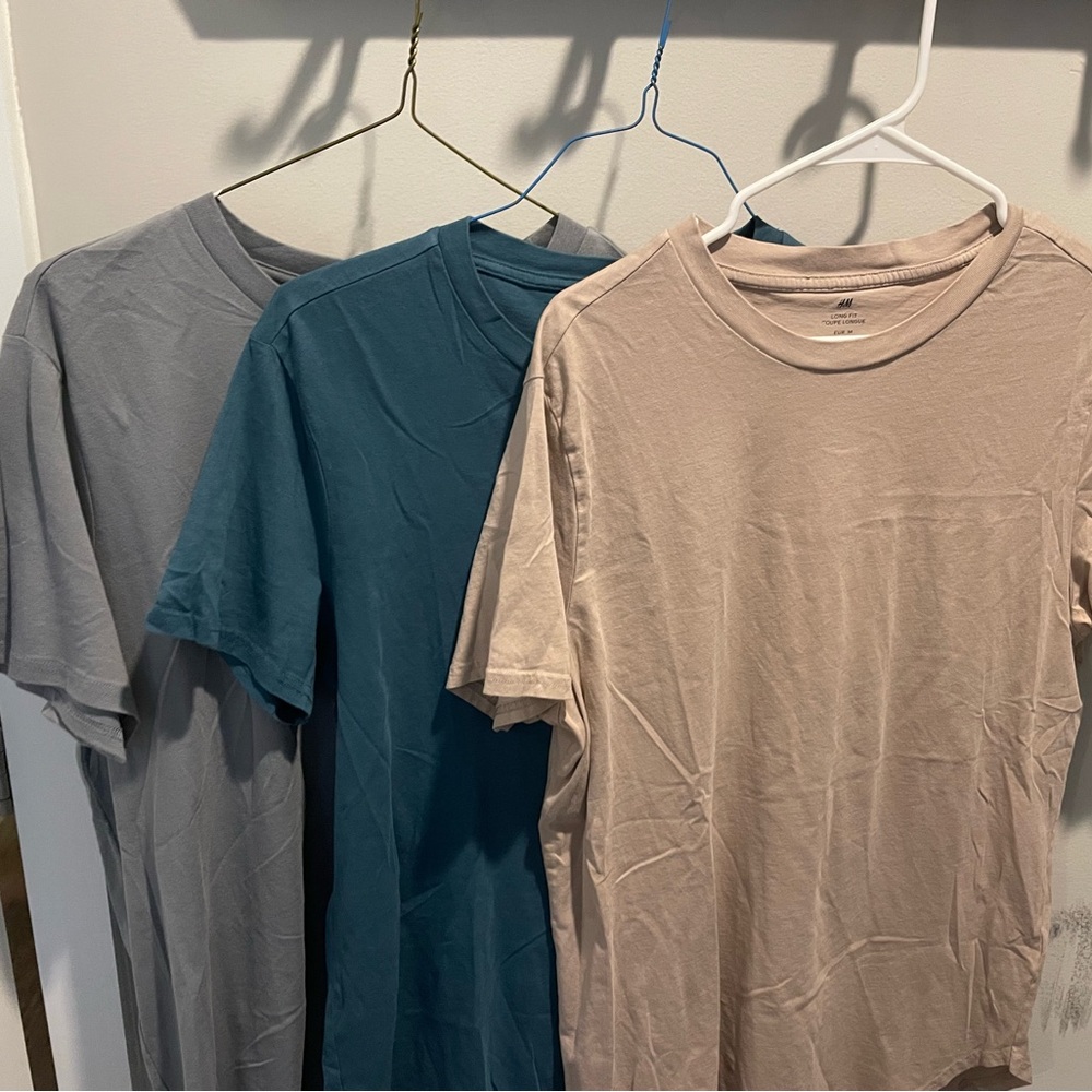 H&M Men's Short Sleeve Tees in Gray, Teal, and Beige. Long fit, size M